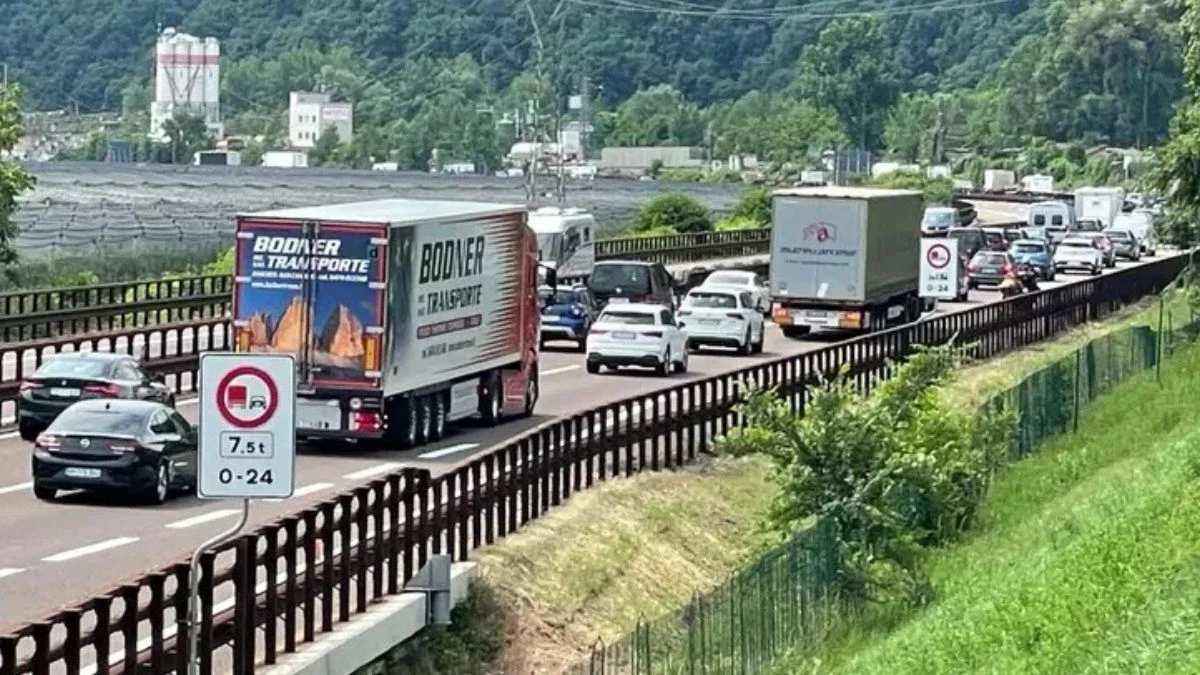 schianto mortale in autostrada traffico impazzito code per chilometri da Tvzap.it schianto mortale in autostrada traffico impazzito code per chilometri