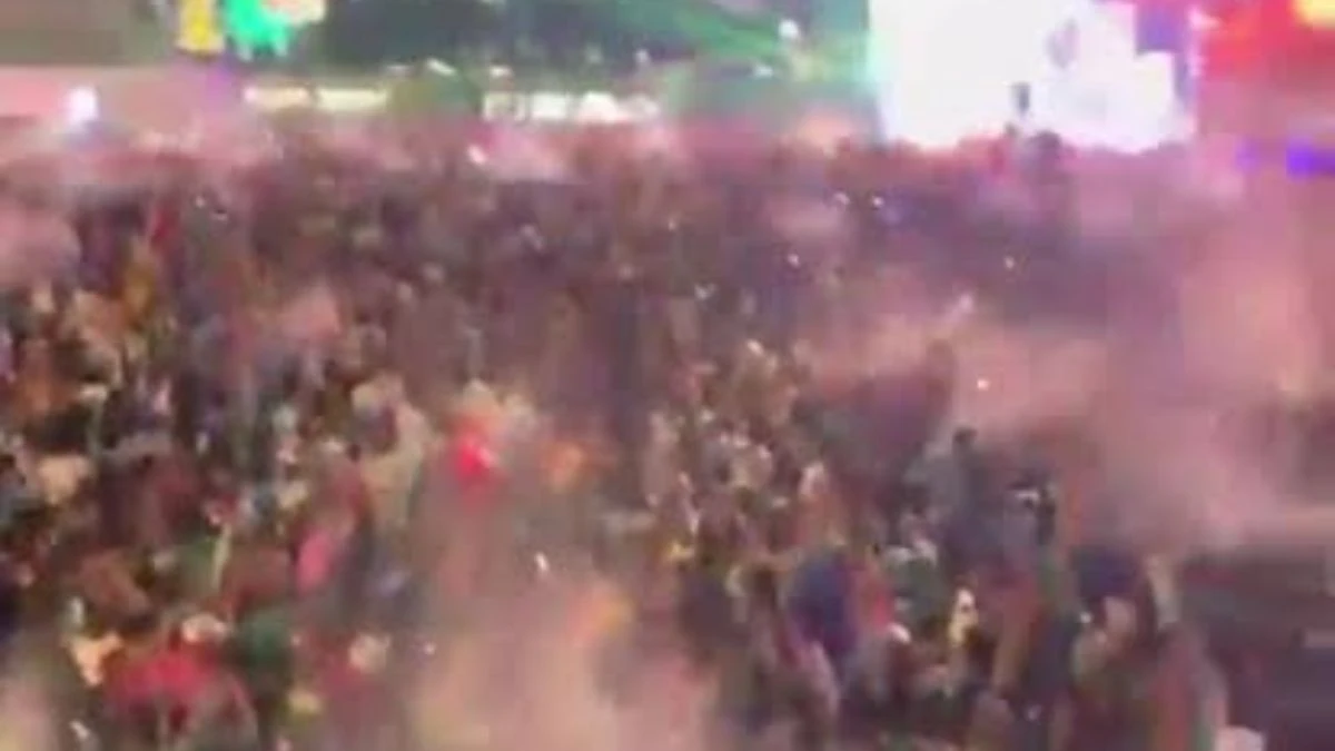 Folla in festa a Città del Messico dopo una vittoria ai Mondiali