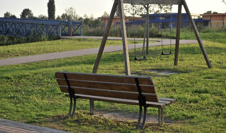 caldo atroce in italia trovato morto su una panchina dai passanti da Tvzap.it caldo atroce in italia trovato morto su una panchina dai passanti