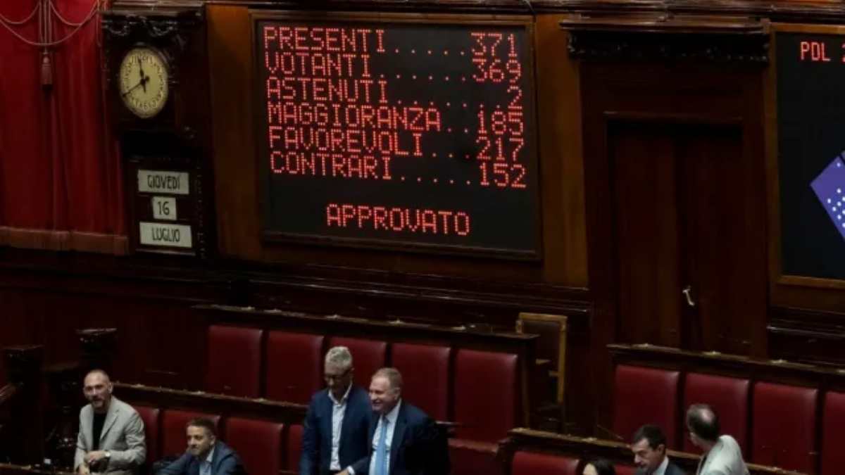 bagarre in aula scoppia il caos bufera contro meloni da Tvzap.it bagarre in aula scoppia il caos bufera contro meloni