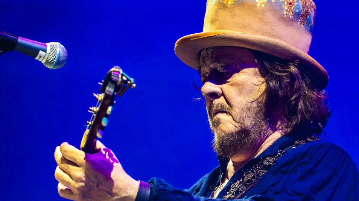 Zucchero sul palco durante un concerto