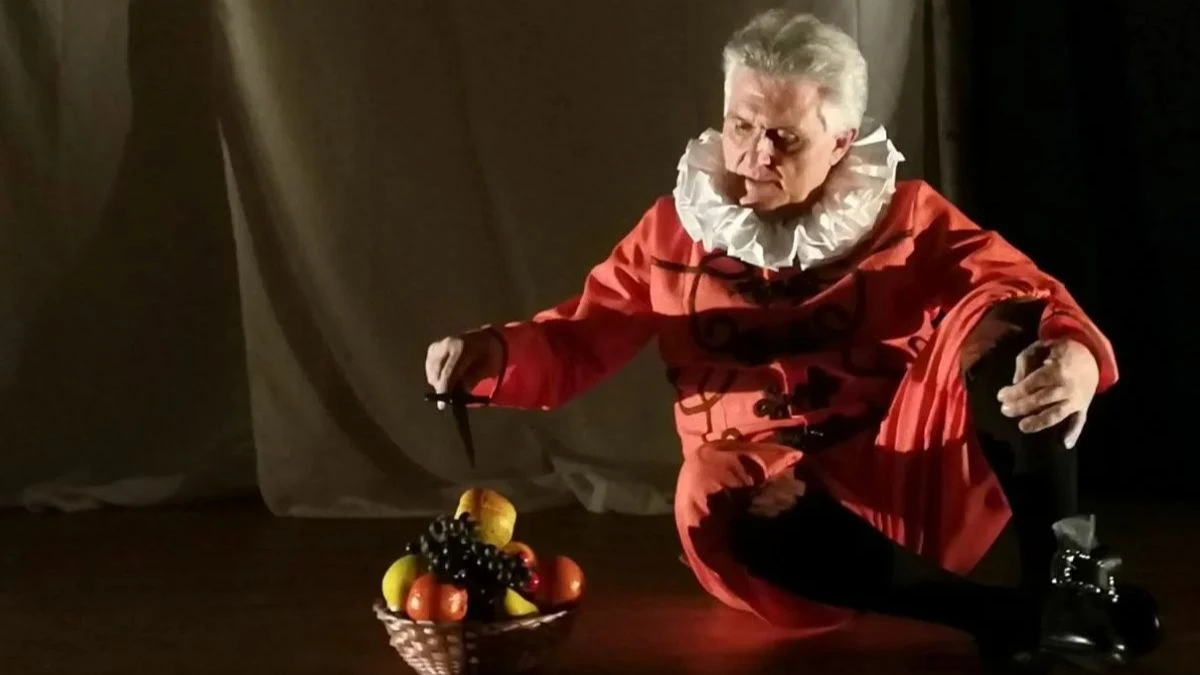 Palcoscenico di un teatro durante una rappresentazione