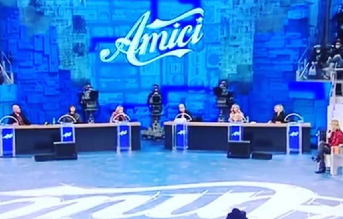 lei la nuova insegnante amici rivoluzione totale con amadeus arriva la cantante top e siamo a due da Tvzap.it lei la nuova insegnante amici rivoluzione totale con amadeus arriva la cantante top e siamo a due