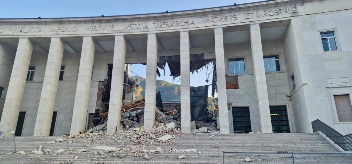 Intervento dei soccorritori dopo il crollo al Tribunale di Bolzano