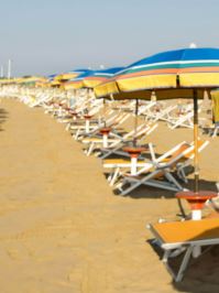 Bibione, tre arresti cardiaci in spiaggia: morto un turista