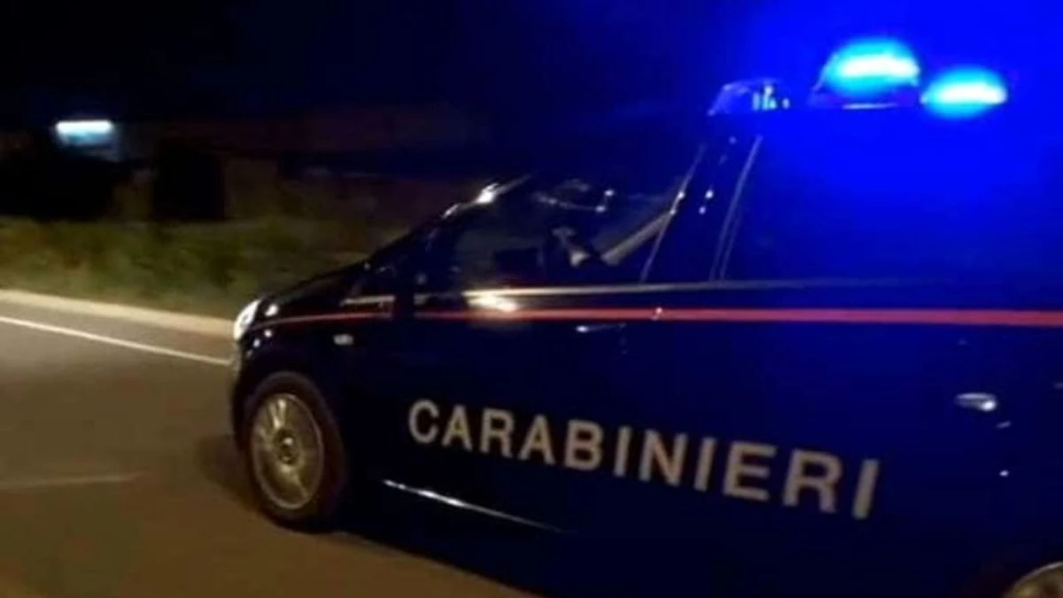 Carabinieri durante attività di controllo e indagine