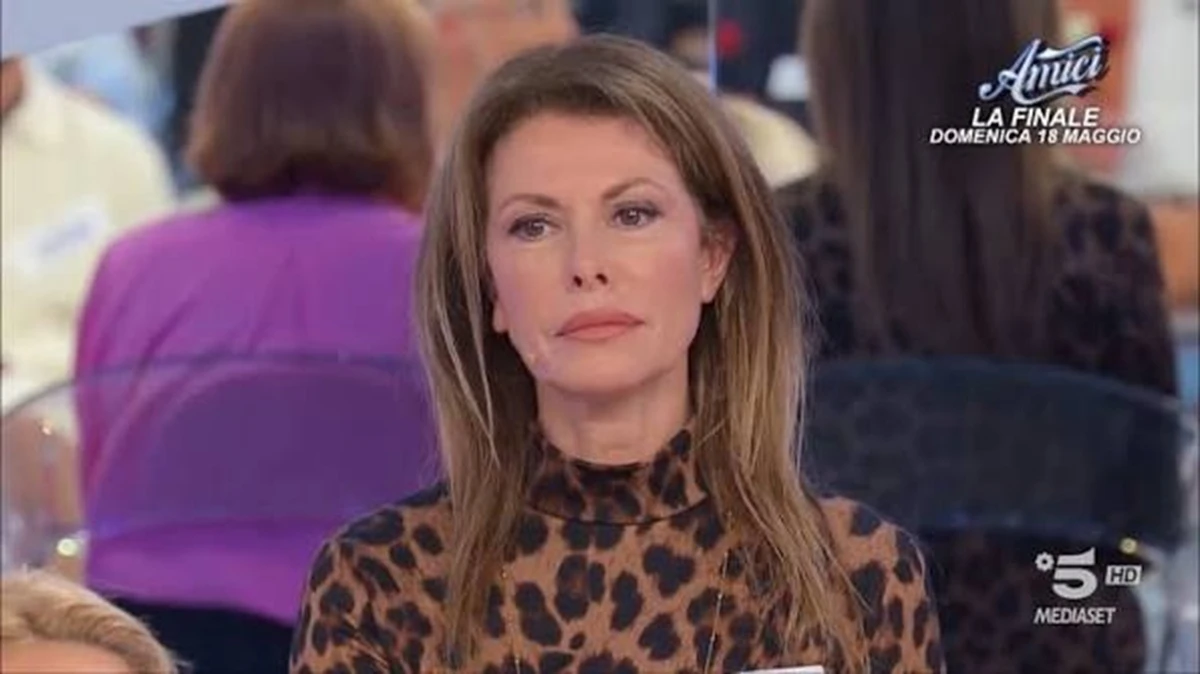 si sposa con il super ricco uomini e donne bomba estiva hai capito cinzia da Tvzap.it si sposa con il super ricco uomini e donne bomba estiva hai capito cinzia
