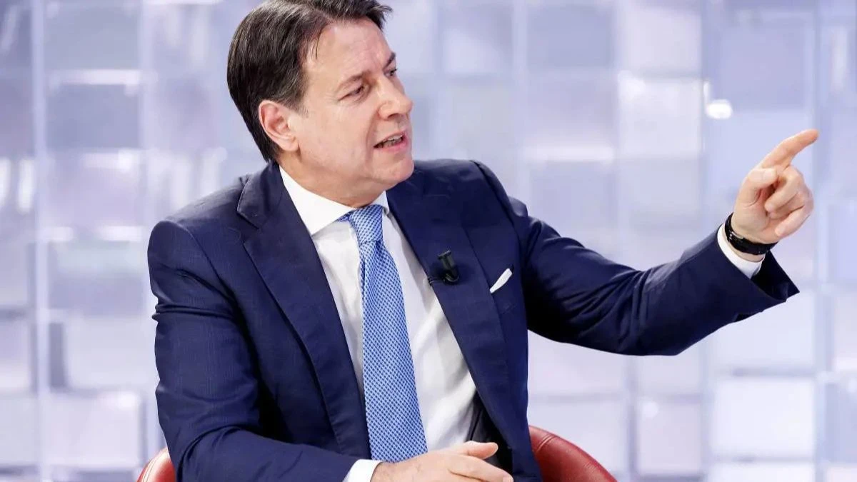 Giuseppe Conte durante un'intervista sul tema della commissione Covid