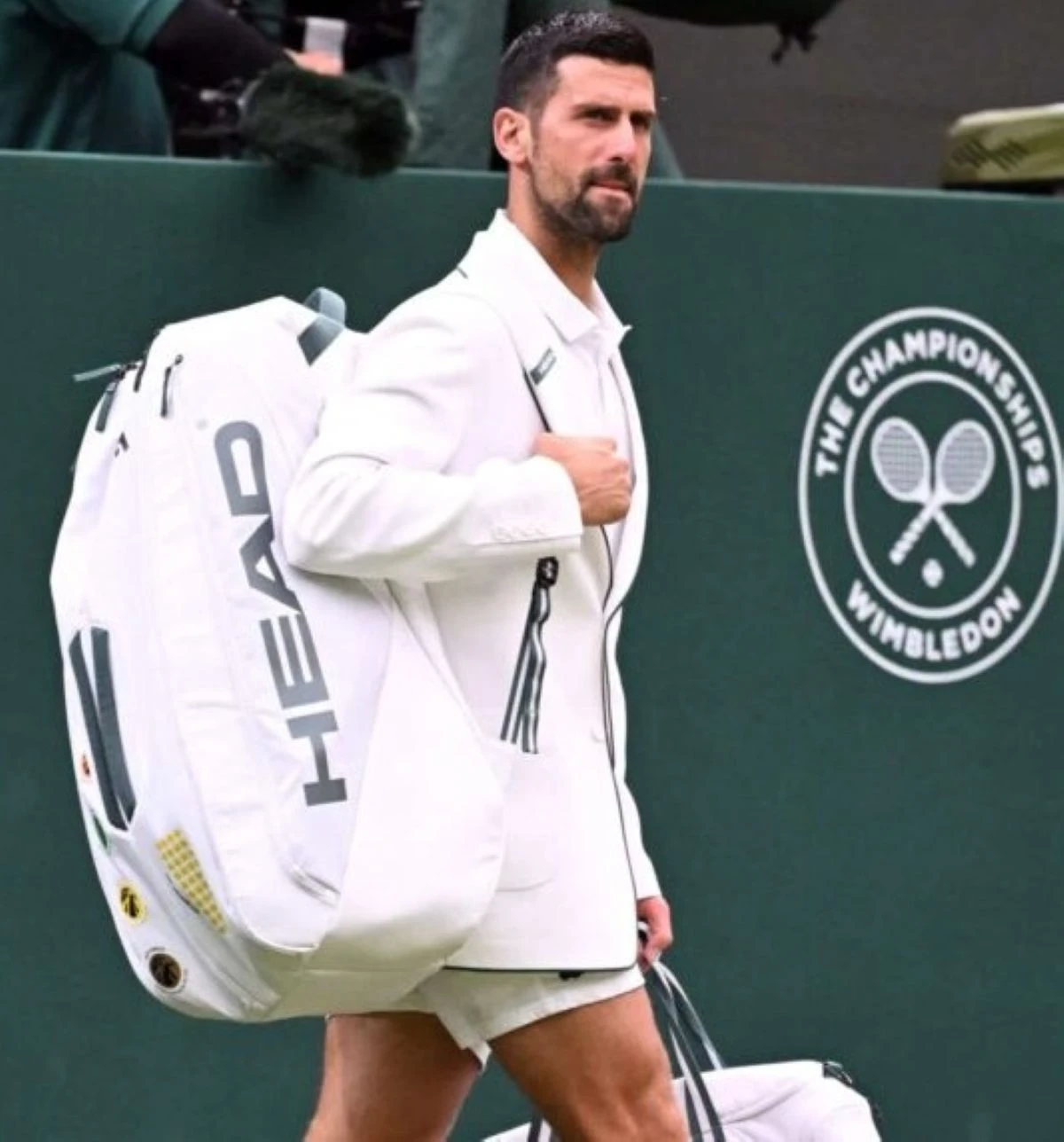 Djokovic risponde ai giornalisti dopo la semifinale persa a Wimbledon