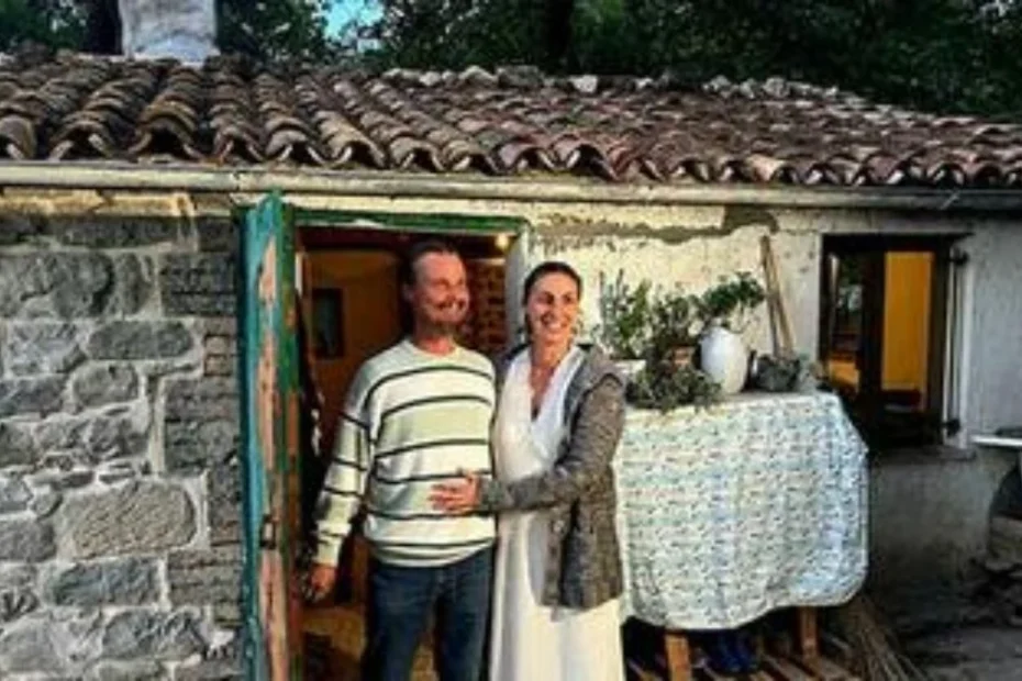 La famiglia nel bosco al centro della vicenda della nuova abitazione