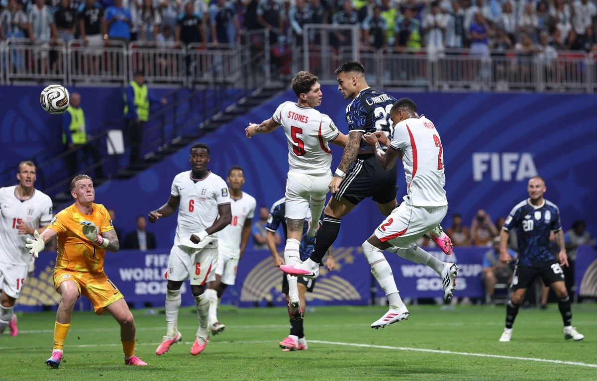 Striscione sulle Malvinas mostrato dopo la semifinale dei Mondiali