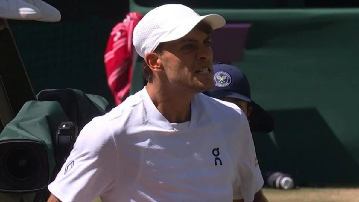 Arthur Fery a Wimbledon durante il match contro Flavio Cobolli
