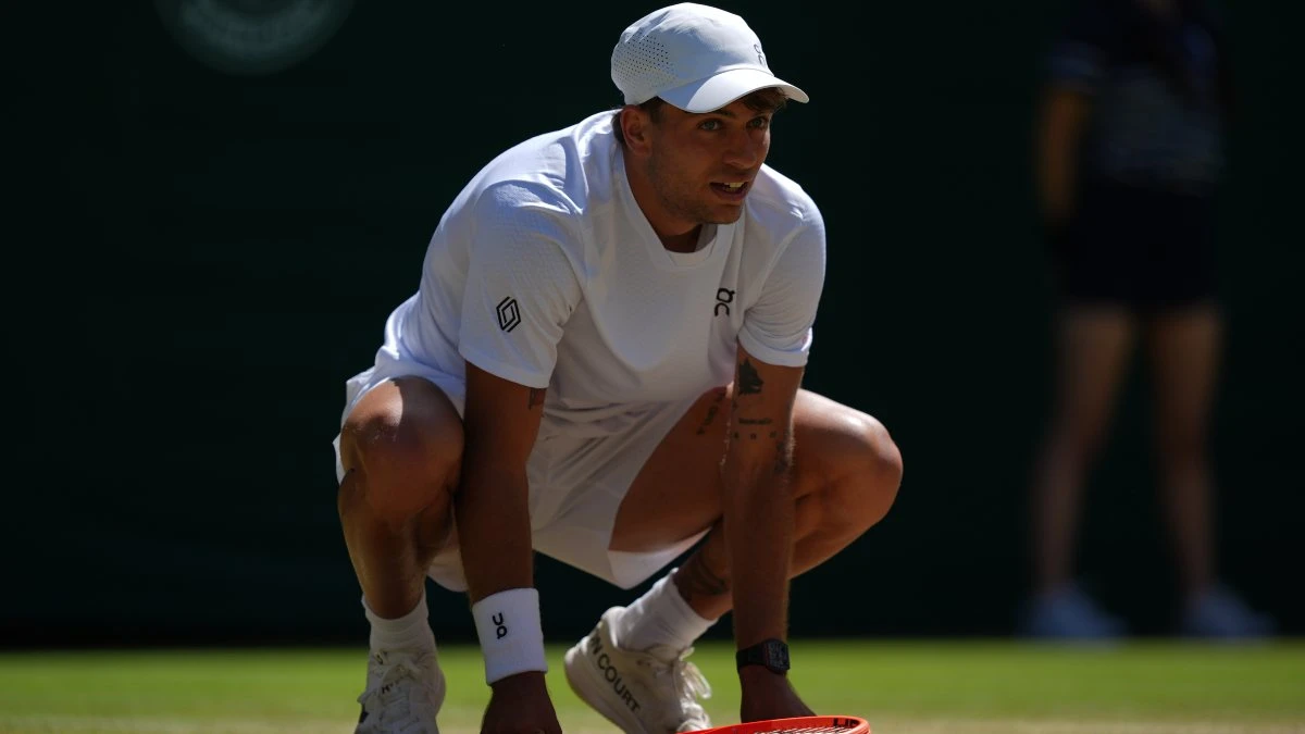 Flavio Cobolli in azione a Wimbledon 2026