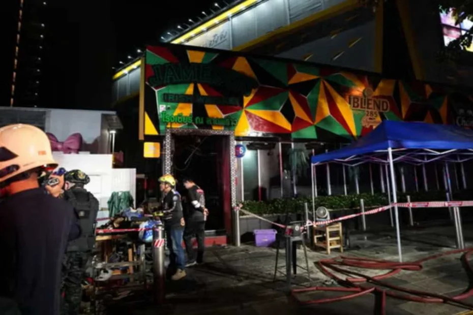 Incendio nel pub Na Ladprao a Bangkok