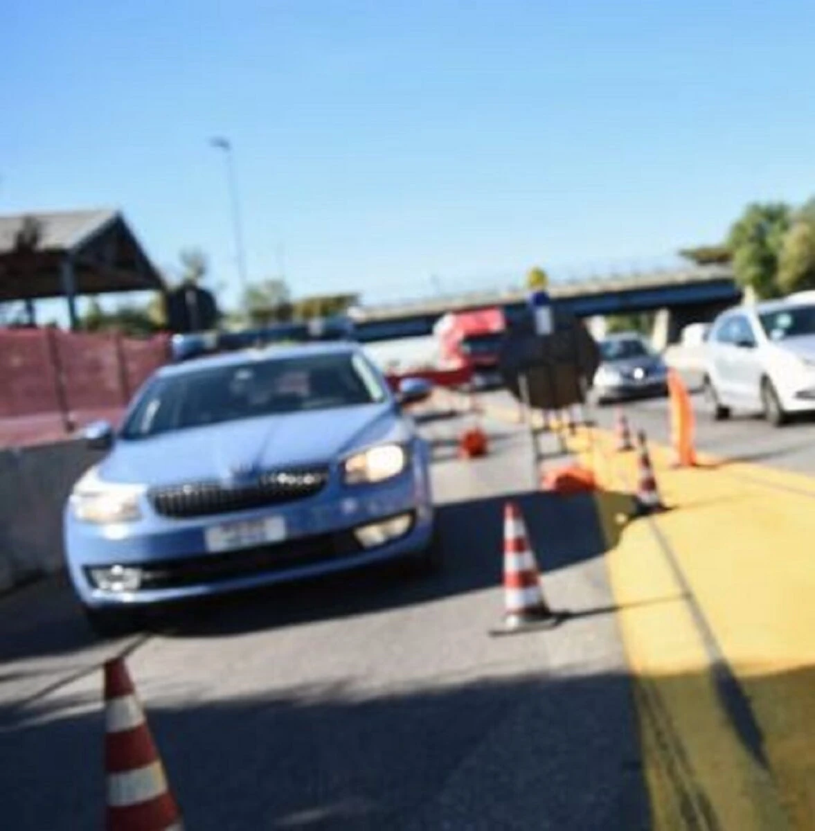 Incidente stradale in autostrada con intervento dei soccorsi