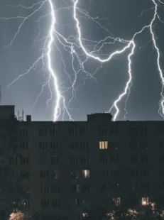 Meteo, emergenza caldo e temporali: scatta l’allerta della Protezione civile, le zone a rischio