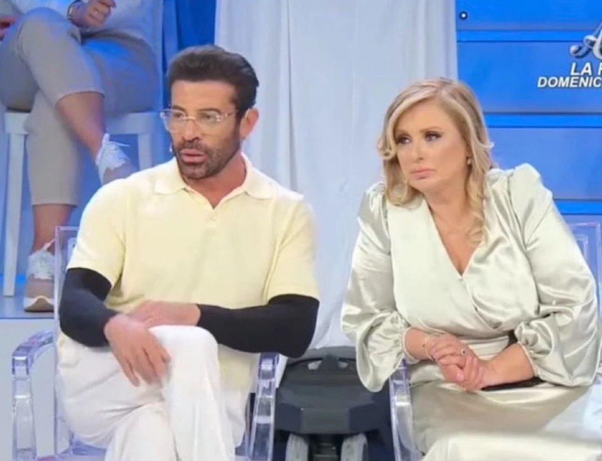 Gianni Sperti durante una presenza televisiva