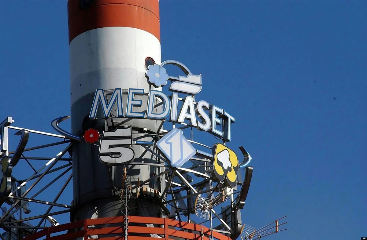 Striscia la Notizia, segnali di addio: social spenti e futuro incerto a Mediaset