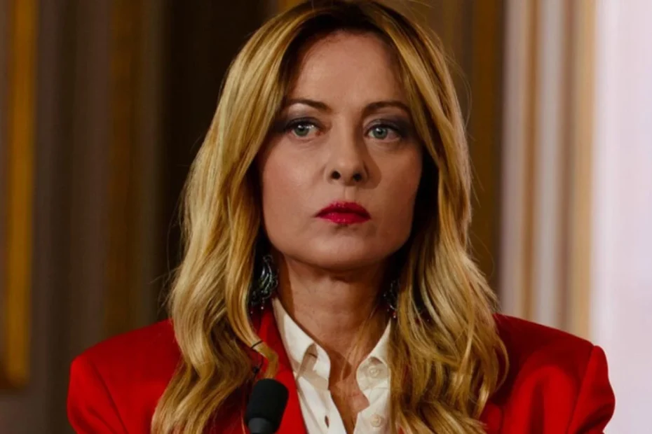 Giorgia Meloni durante un intervento pubblico