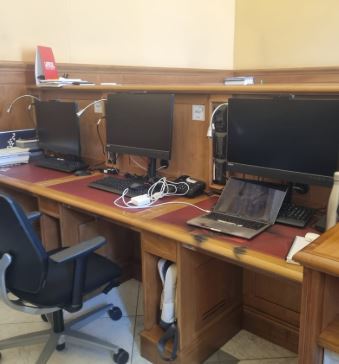 Paura alla Camera, computer di un giornalista prende fuoco in sala stampa: scatta l'allarme anti-incendio