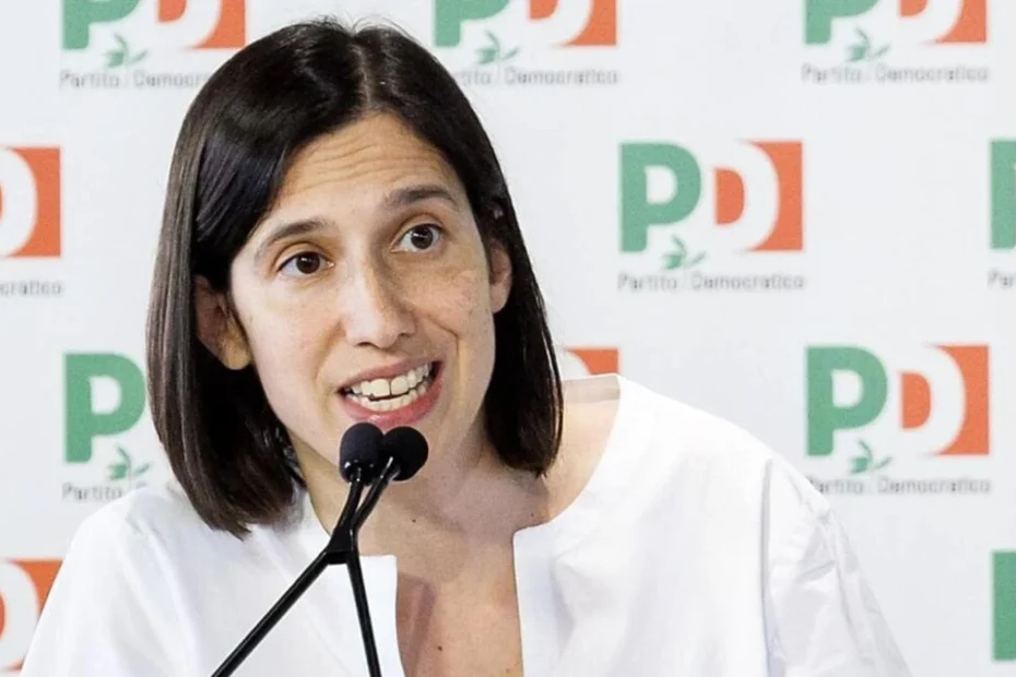 Elly Schlein durante un intervento pubblico