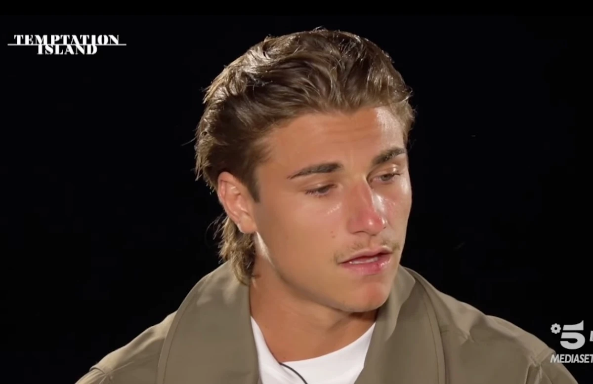 Temptation Island, Gabriele durante il falò con Sara