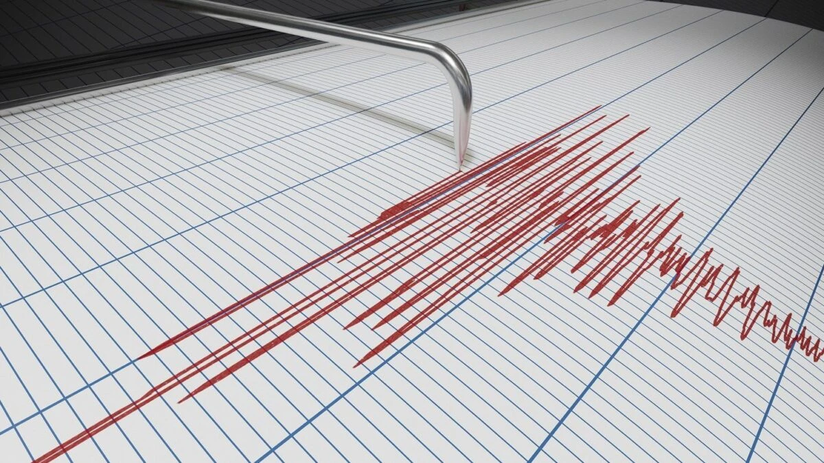 Mappa e immagine di repertorio relativa a un terremoto in Grecia