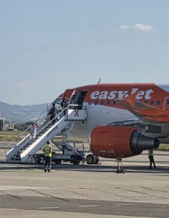 Motore in avaria dopo il decollo da Rimini, volo EasyJet costretto all’atterraggio d’emergenza