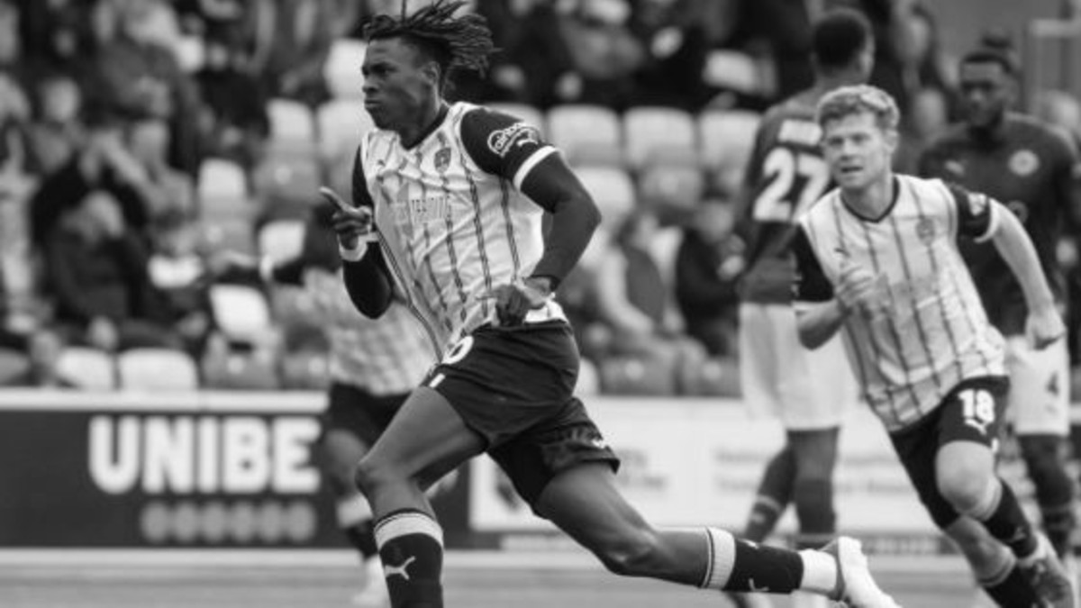 malore in campo calcio in lutto muore un giocatore di 25 anni da Tvzap.it malore in campo calcio in lutto muore un giocatore di 25 anni