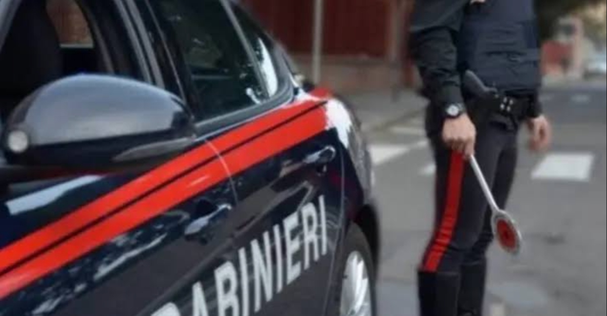 auto impazzita non si ferma all8217alt dei carabinieri poi la scoperta chi c8217era all guida da Tvzap.it auto impazzita non si ferma all8217alt dei carabinieri poi la scoperta chi c8217era all guida