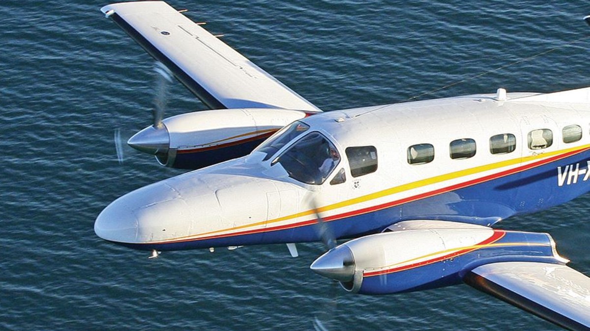 Aereo precipita, morte le otto persone a bordo: lo schianto vicino a una stazione radar