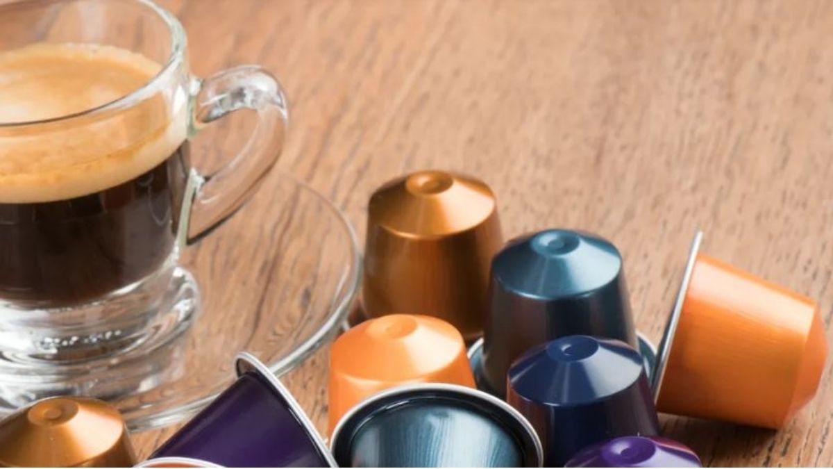 Caffè in capsule e cialde, nuove regole Ue dal 12 agosto 2026: dove si butteranno e come smaltirle