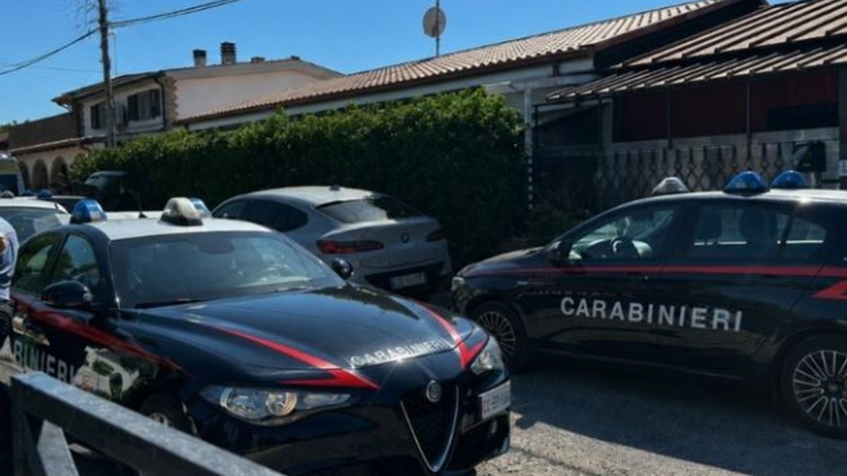 Roma, spari in casa a Pietralata: morti padre, madre e figlia di 5 anni. Ipotesi omicidio-suicidio