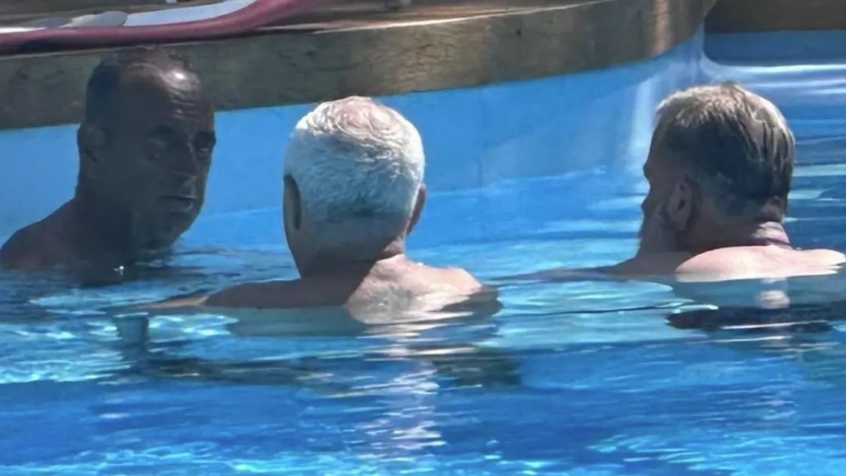 carlo conti in piscina la moglie pubblica la foto e tutti notano quel dettaglio incredibile da Tvzap.it carlo conti in piscina la moglie pubblica la foto e tutti notano quel dettaglio incredibile
