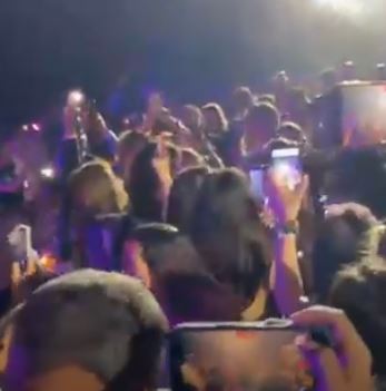 Matteo Renzi, serata con Katy Perry e Trudeau in Sardegna: lo scatto con la famiglia al concerto