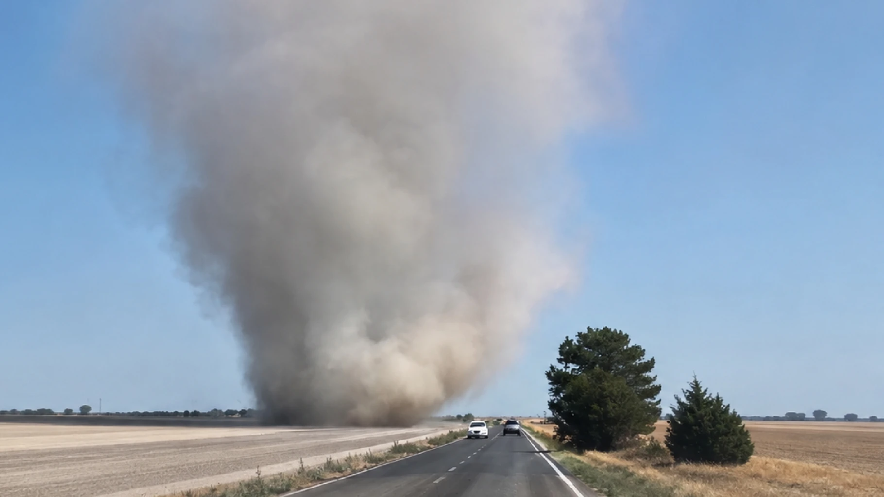 un tornado italia terrore sulla provinciale automobilisti in panico totale video da Tvzap.it un tornado italia terrore sulla provinciale automobilisti in panico totale video