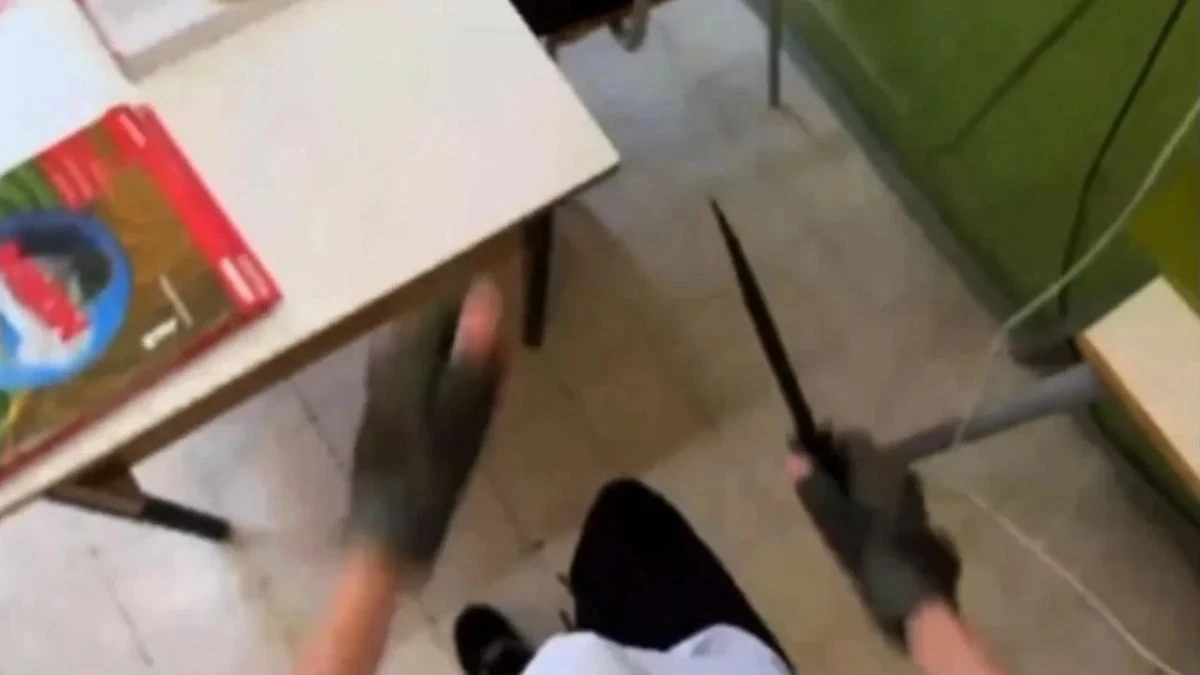 prof accoltellata il video shock del 13enne orrore puro da Tvzap.it prof accoltellata il video shock del 13enne orrore puro