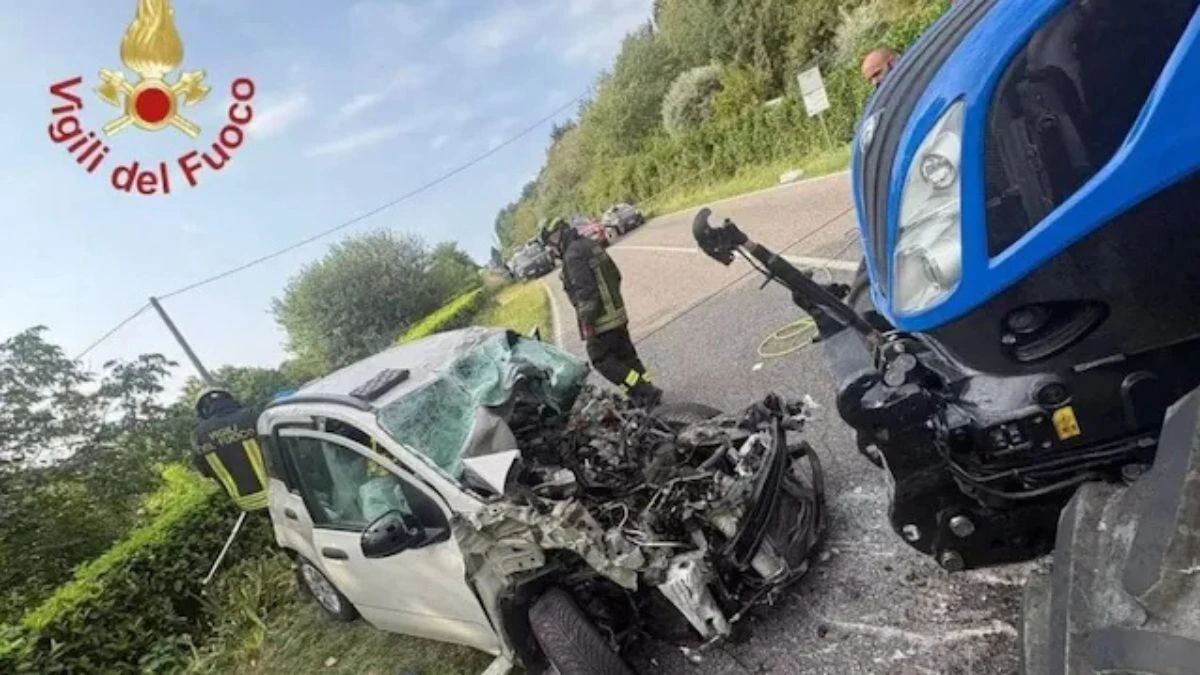 scontro frontale tra auto e trattore a ponte lambro morto un ragazzo di 22 anni da Tvzap.it scontro frontale tra auto e trattore a ponte lambro morto un ragazzo di 22 anni