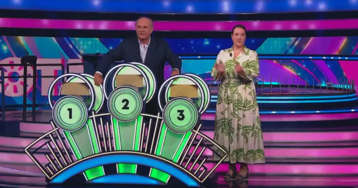 La Ruota della Fortuna, la campionessa Giulia spiazza tutti: “Cosa comprerò dopo la vincita” La Ruota della Fortuna, la campionessa Giulia spiazza tutti: “Cosa comprerò dopo la vincita”