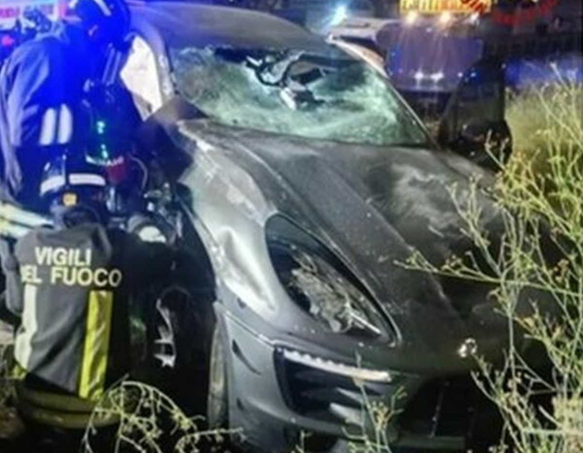 incidente in porsche sfondano il guardrail chi c8217era a bordo da Tvzap.it incidente in porsche sfondano il guardrail chi c8217era a bordo