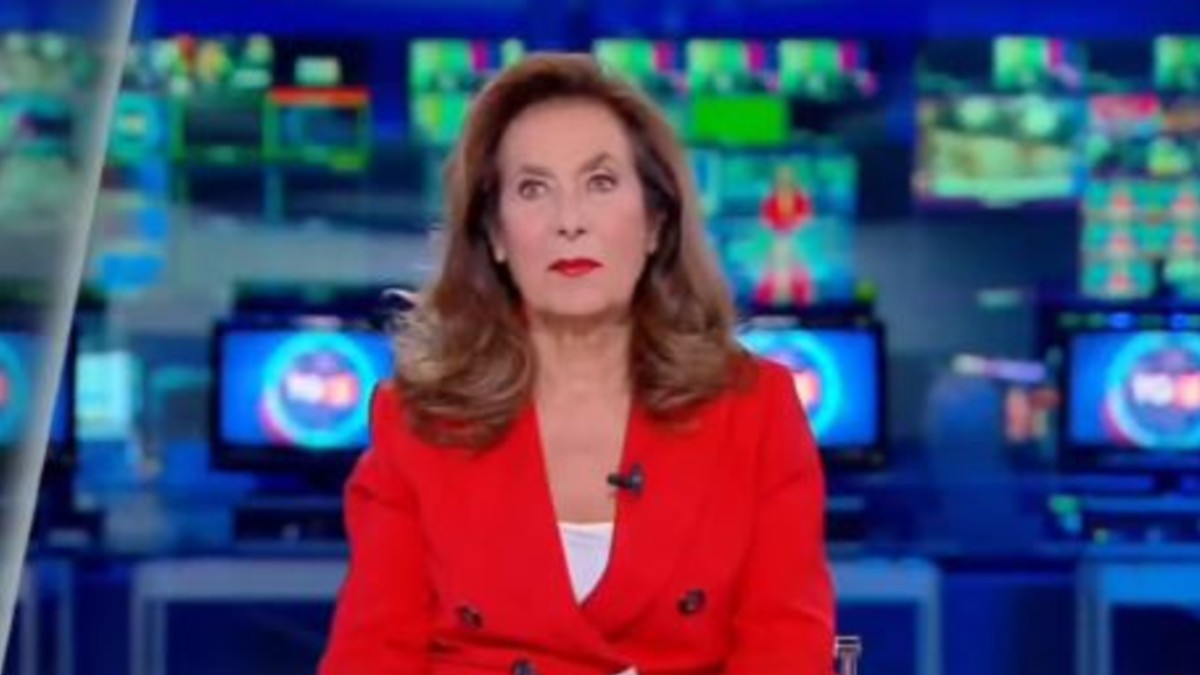 cesara buonamici fissa la telecamera e non sa di essere in diretta cos8217232 successo video da Tvzap.it cesara buonamici fissa la telecamera e non sa di essere in diretta cos8217232 successo video