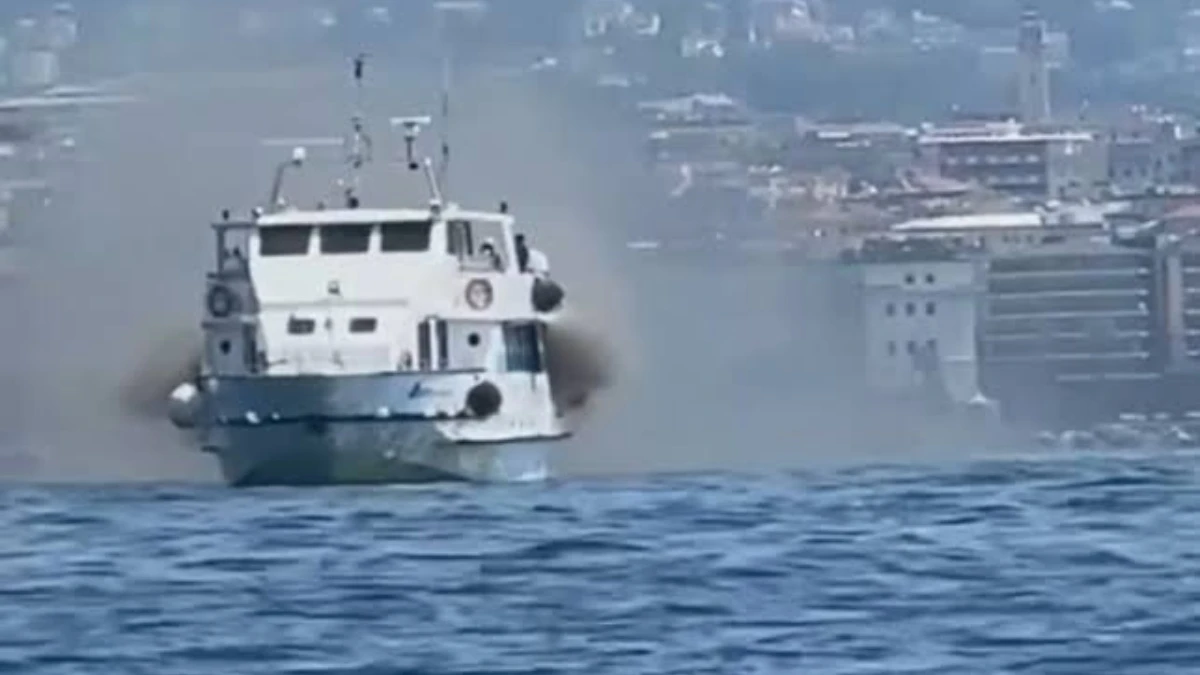 Traghetto disperso con 243 persone a bordo: un morto e oltre 100 evacuati in Indonesia