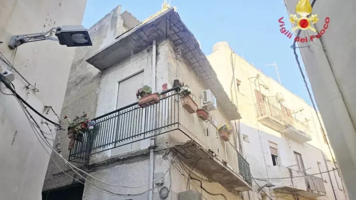 Mazara del Vallo, crolla balcone: morta una donna dopo la caduta di quattro metri