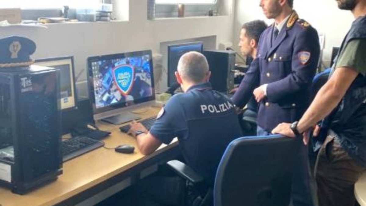 attenzione a questo sms basta una telefonata e ti svuotano il conto da Tvzap.it attenzione a questo sms basta una telefonata e ti svuotano il conto