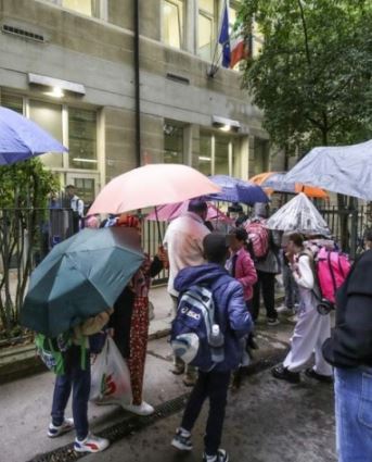 Scuola, tetto agli studenti stranieri e velo integrale: cosa pensano gli italiani. I dati sorprendenti del sondaggio