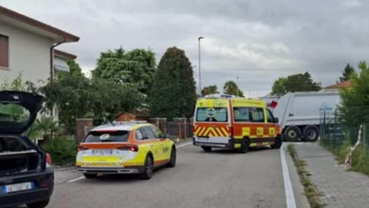 stava portando la figlia a scuola tragedia sulla strada mamma travolta e uccisa da Tvzap.it stava portando la figlia a scuola tragedia sulla strada mamma travolta e uccisa