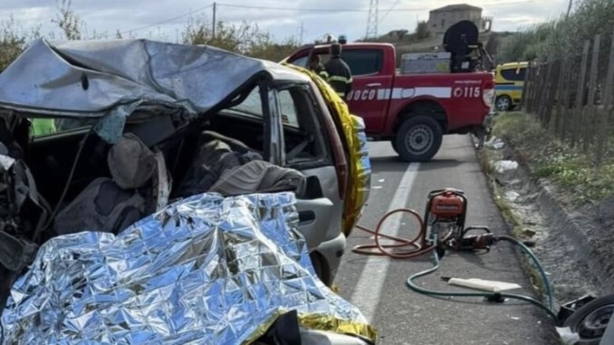 auto contro un tir sulla statale ci sono morti il dramma all8217improvviso da Tvzap.it auto contro un tir sulla statale ci sono morti il dramma all8217improvviso