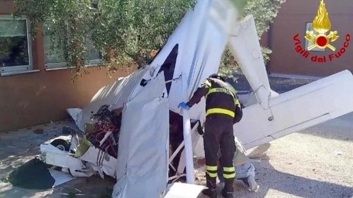 incidente aereo si 232 schiantato a terra due persone coinvolte da Tvzap.it incidente aereo si 232 schiantato a terra due persone coinvolte