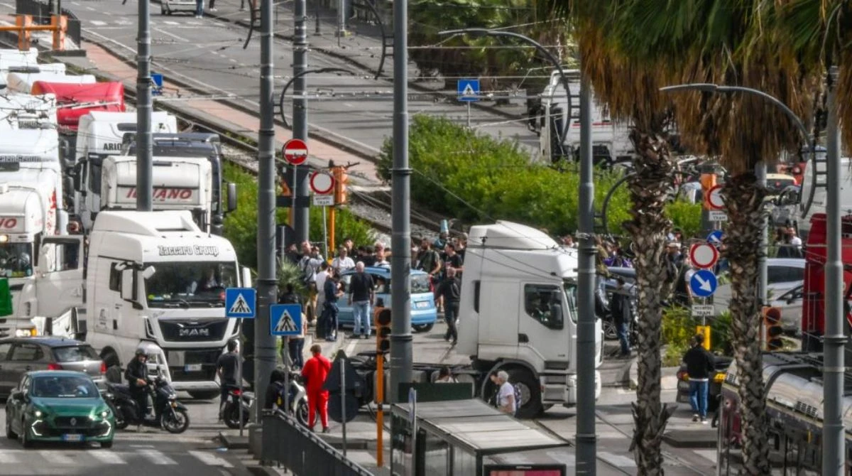 blocchi dei tir c8217232 il decreto 105 milioni di aiuti meloni no alle intimidazioni il garante chiede la precettazione da Tvzap.it blocchi dei tir c8217232 il decreto 105 milioni di aiuti meloni no alle intimidazioni il garante chiede la precettazione