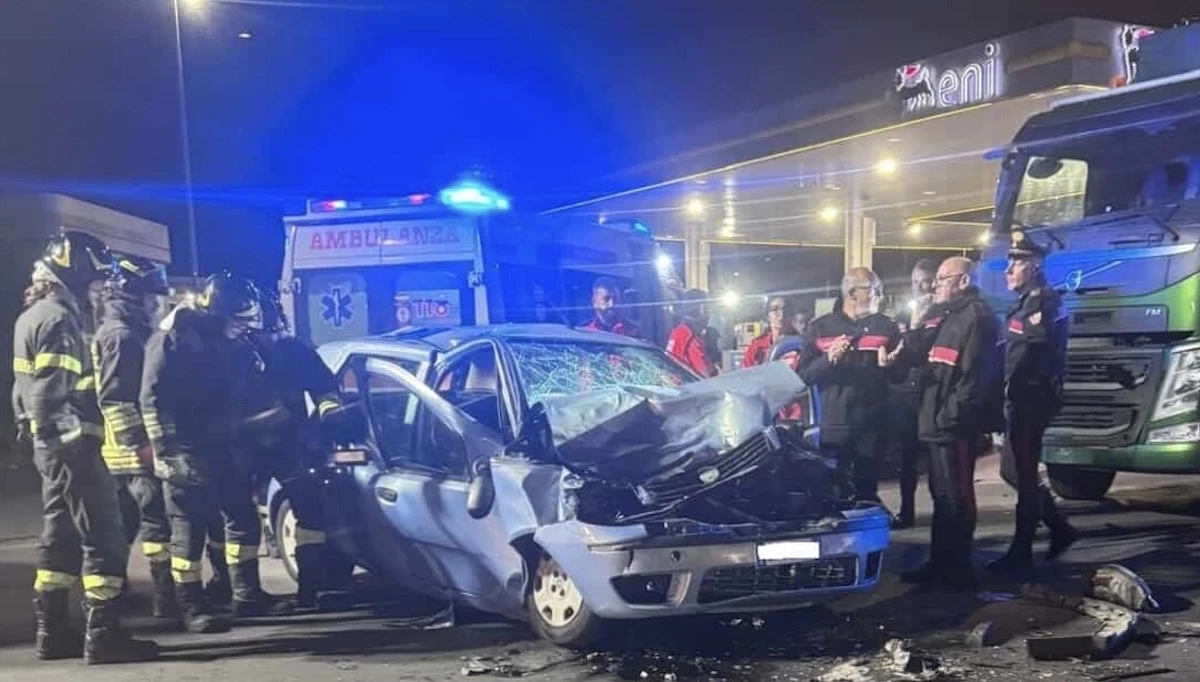 schianto atroce nella notte muore insieme al suo cagnolino la scena tristissima davanti ai soccorritori da Tvzap.it schianto atroce nella notte muore insieme al suo cagnolino la scena tristissima davanti ai soccorritori